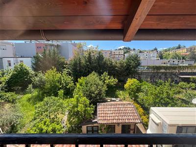 Vista sul giardino dal balcone della mansarda